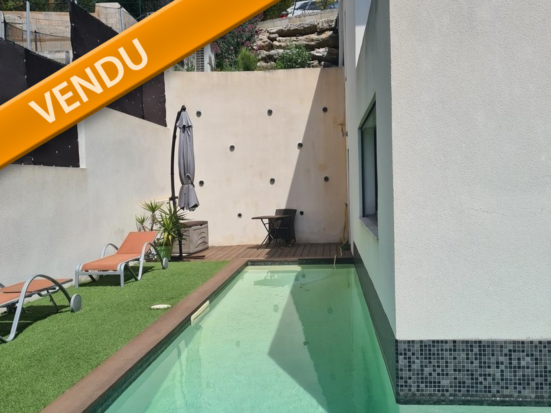 Maison avec piscine et terrasse vendue par Me Nathalie Abran, avocate mandataire en transaction immobili&egrave;re