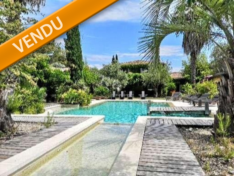 Propri&eacute;t&eacute; avec grande piscine et jardin m&eacute;diterran&eacute;en vendue par avocat mandataire dans le Var